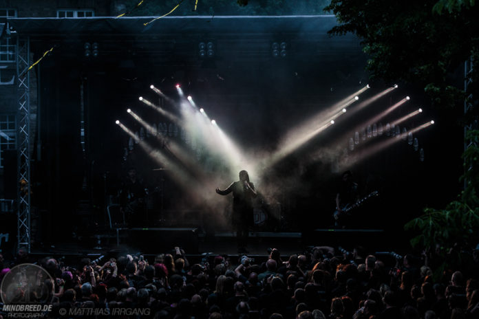 Dark Tenor kündigt sieben exklusive Neujahrskonzerte für 2027 an Fotos von The Dark Tenor auf dem Castle Rock Festival 2017 in Mülheim.