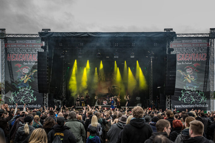 Hexentanz Festival 2022 verschoben Hexentanz Festival Hauptbühne - Hier: Mit Feuerschwanz, 2015