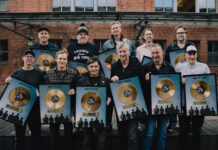 Gold-Award für Kettcars Album „Von Spatzen und Tauben“ © Kettcar - © Copyright by Sebastian Igel