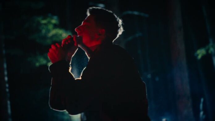 156/SILENCE geben Vertragsunterzeichnung bei Pure Noise Records bekannt und veröffentlichen neuen Track mit offiziellem Musikvideo „Our Parting Ways“