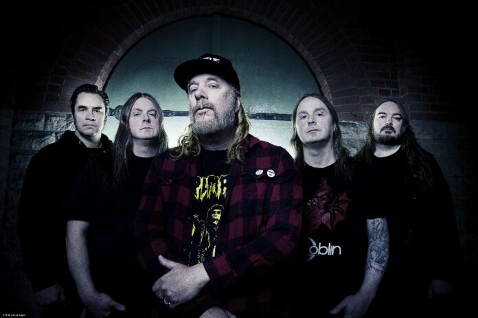 At The Gates kündigen die Veröffentlichung des Albums „The Ghost of a Future Dead“ an – und veröffentlichen die erste Video-Single „The Fever Mask“ At The Gates line-up for “The Ghost of a Future Dead” album: (From left to right on photo by Ester Segarra) Adrian Erlandsson - Drums Jonas Björler - Bass Tomas Lindberg - Vocals Anders Björler - Guitars Martin Larsson - Guitars