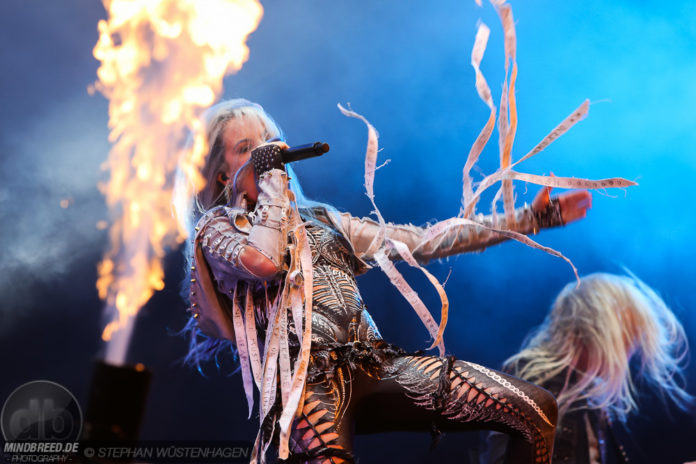 Ex-Arch Enemy-Sängerin Alissa White-Gluz über die Veröffentlichung ihrer neuen Single nach dem Ausstieg aus der Band